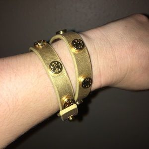 TORY BURCH DOUBLE-WRAP LOGO STUD BRACELET GOLD